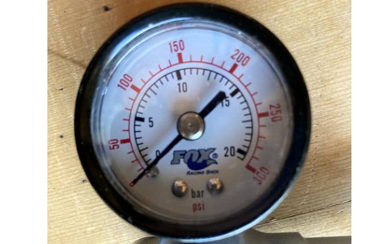 Fox High-Pressure Shock Pump gauge close up