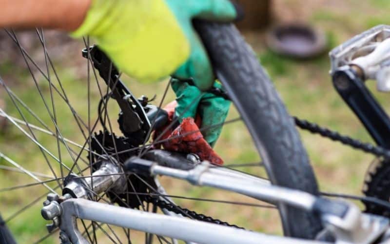 Cleaning a bicycle wheel