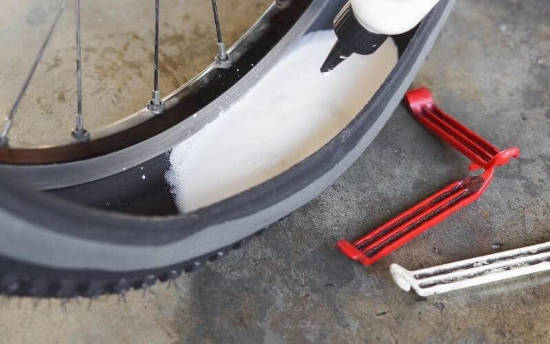 Filling sealant into a tubeless tire