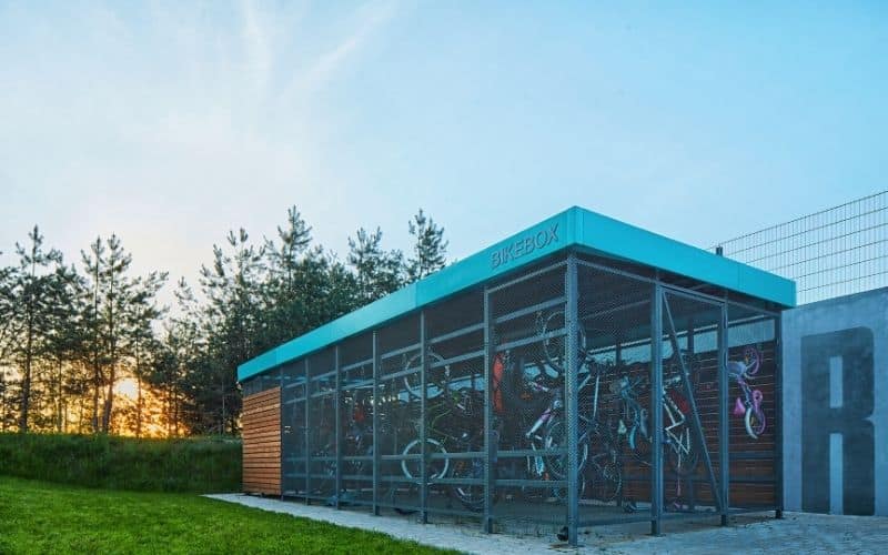 Outdoor bike storage cage