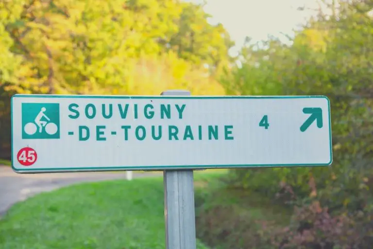 French cycling route sign