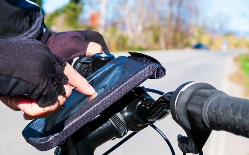 Mounted phone bag