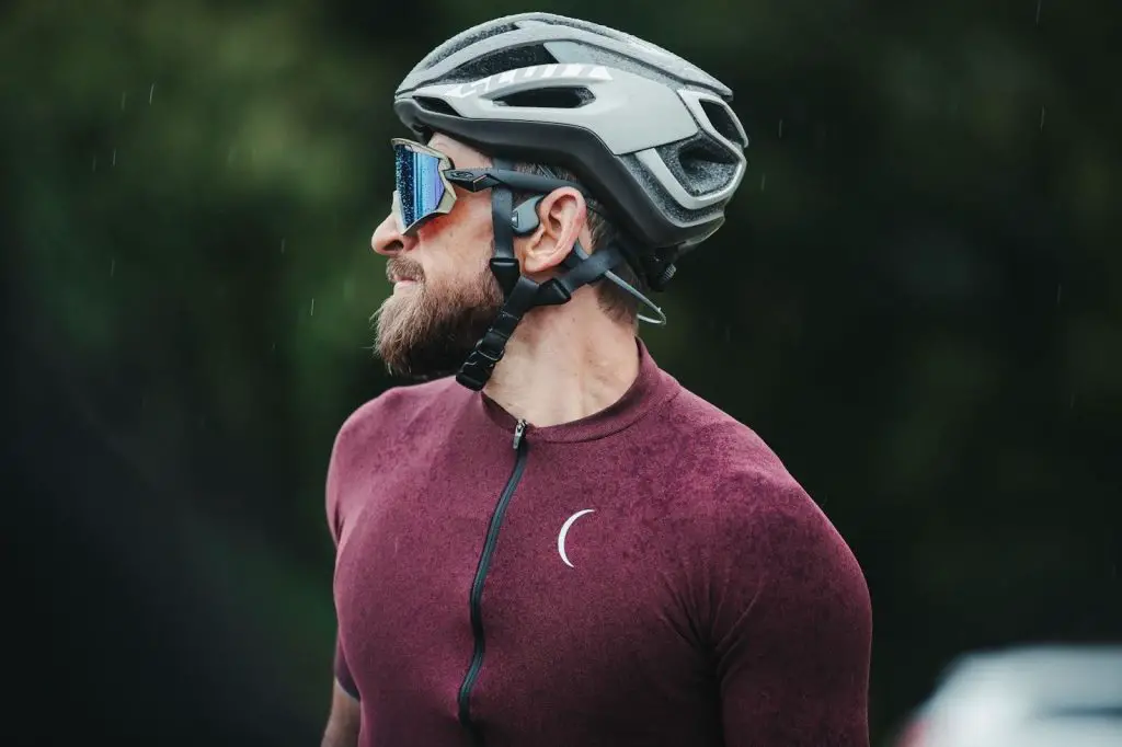 Cyclist side profile picture