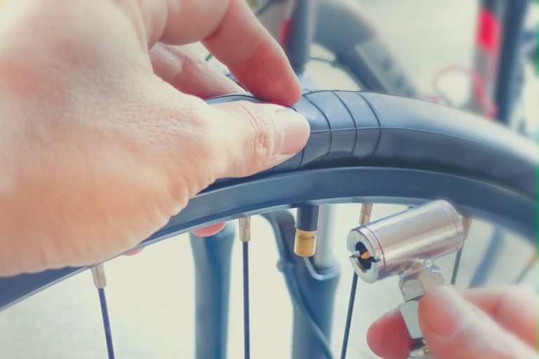 Changing inner bike tube