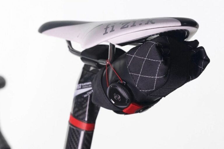 Bike saddle roll bag