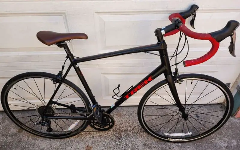 2020 Trek Domane AL 2 Road Bike with brown seat